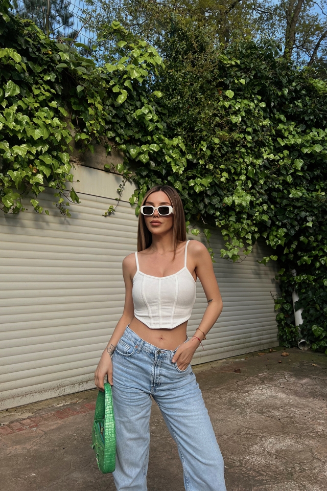 Beyaz Dikiş Detay Askılı Crop Top ATE6436 - 2