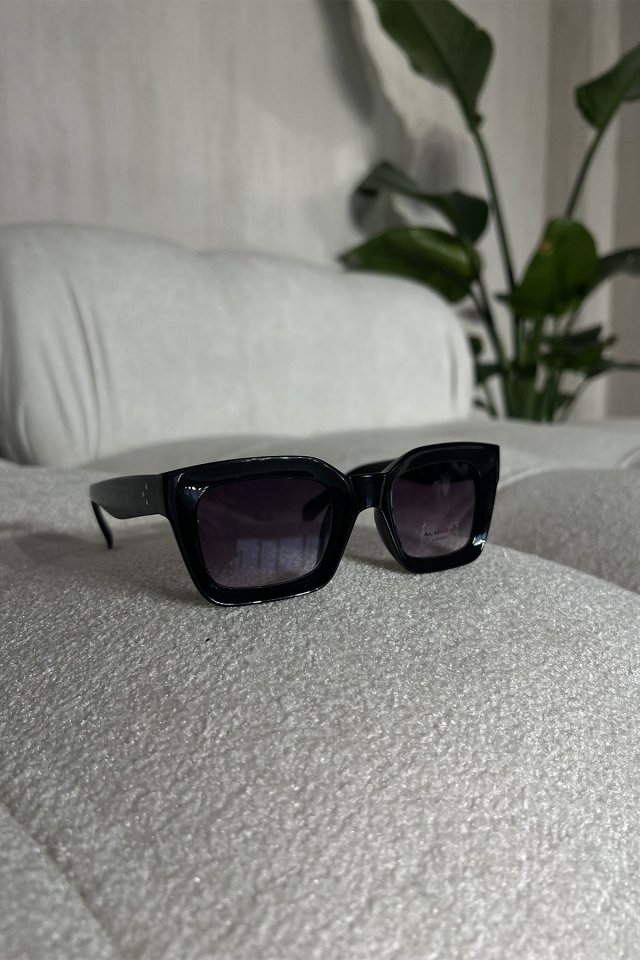 Black Thick Frame Sunglasses ATE6747 - 4