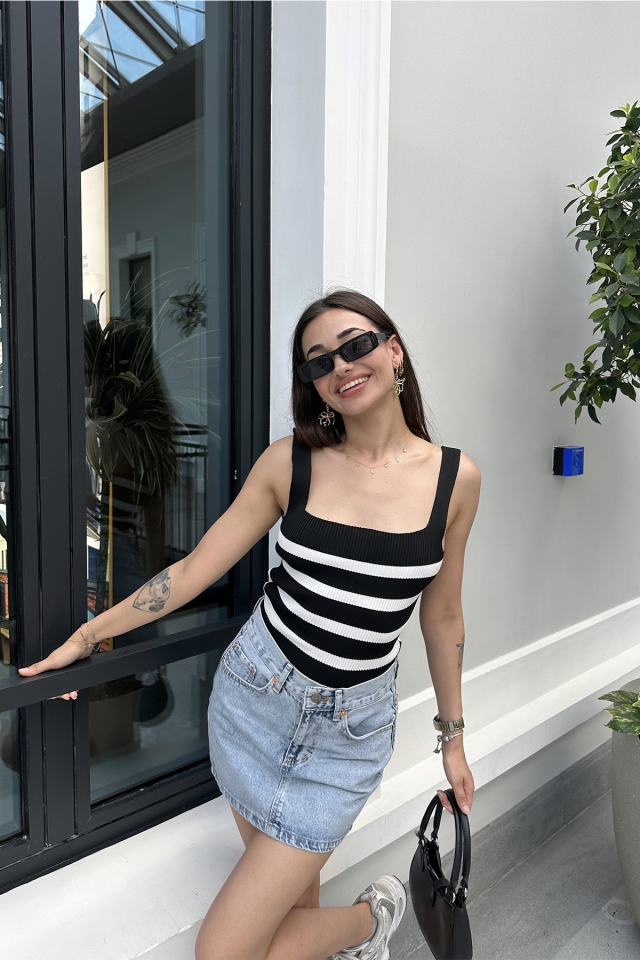 Siyah Askılı Kare Yaka Crop Top ATE7420 - 4