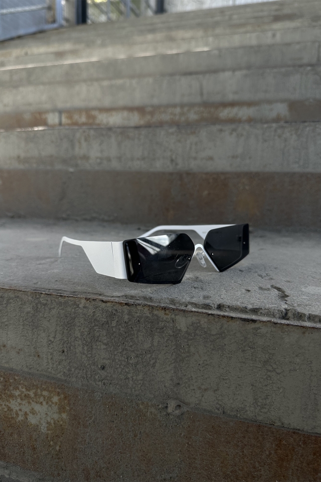 White Thick Frame Sunglasses ATEL2025 - 5